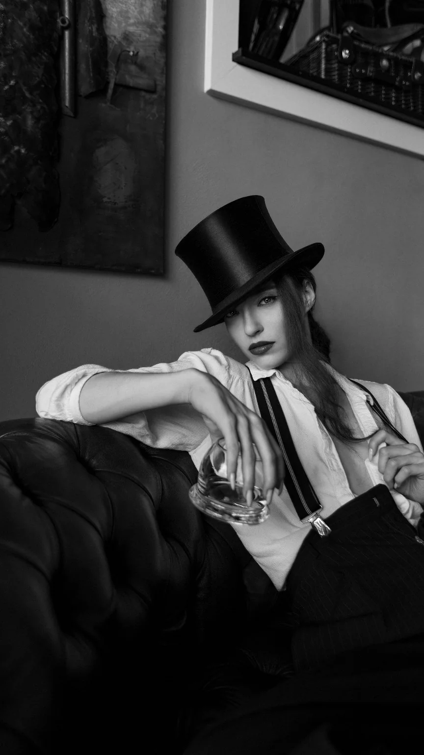 Monochrome portrait with top hat